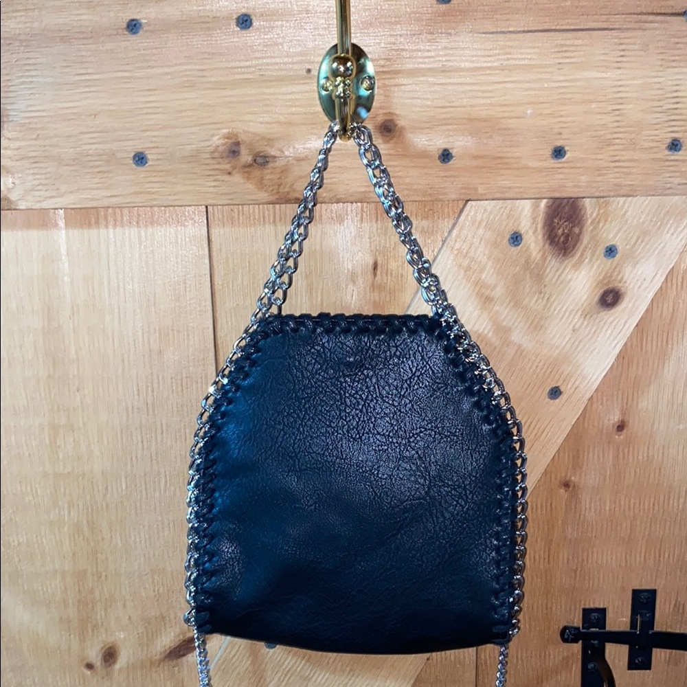Black crossbody 2 way handbag!